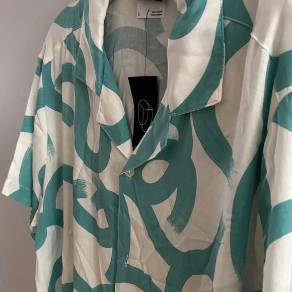 Women’s Resort Button Down Shirt Tidal Pattern - Picture 4 of 7